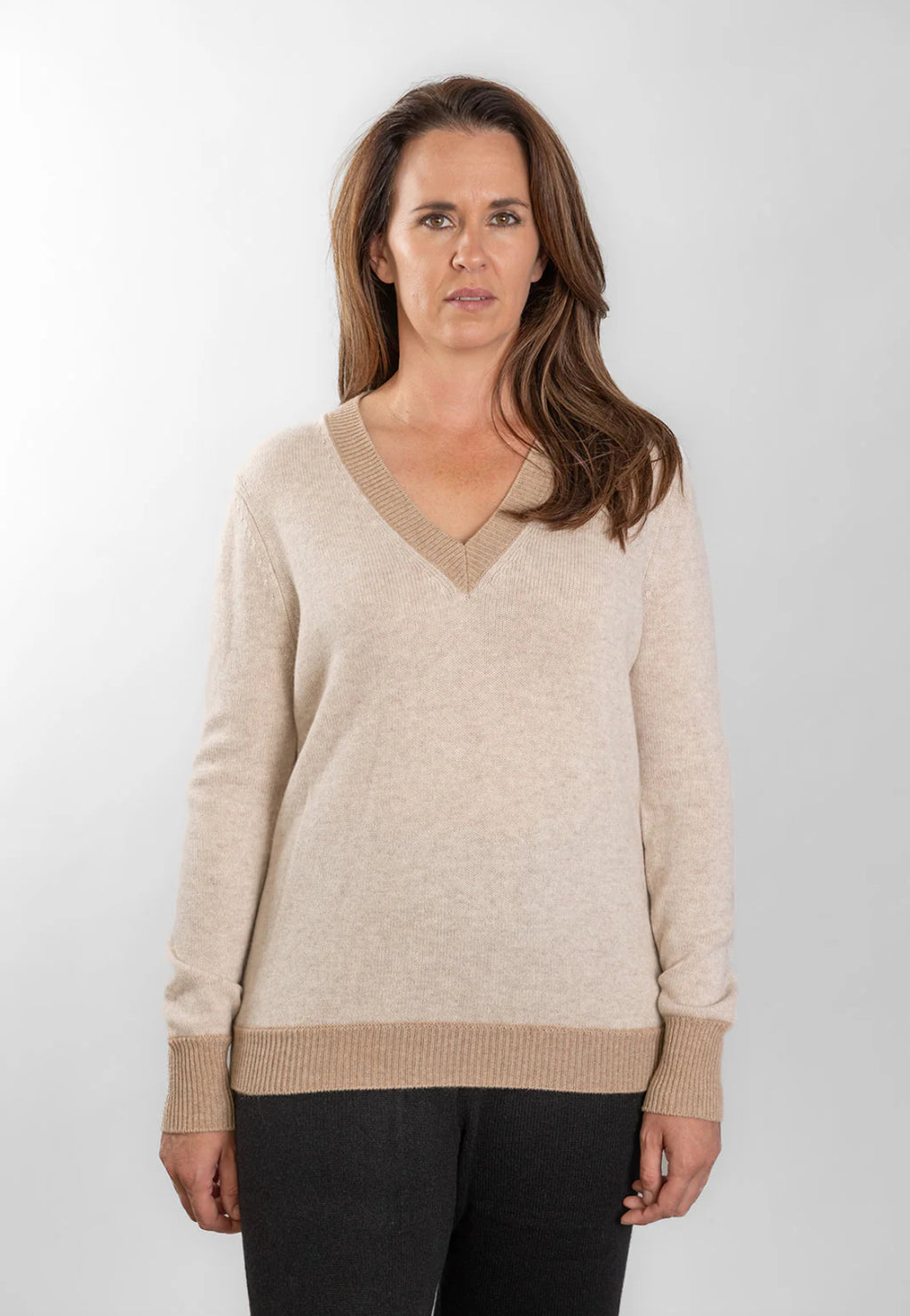 OATMEAL V NECK JUMPER