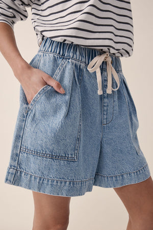 RELAXED EVERYDAY SHORT