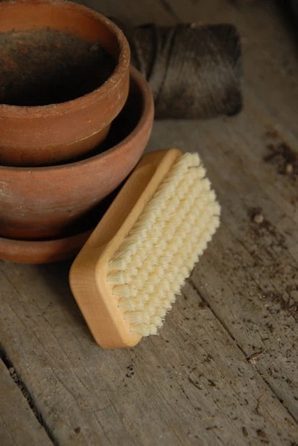 GARDENERS NAIL BRUSH